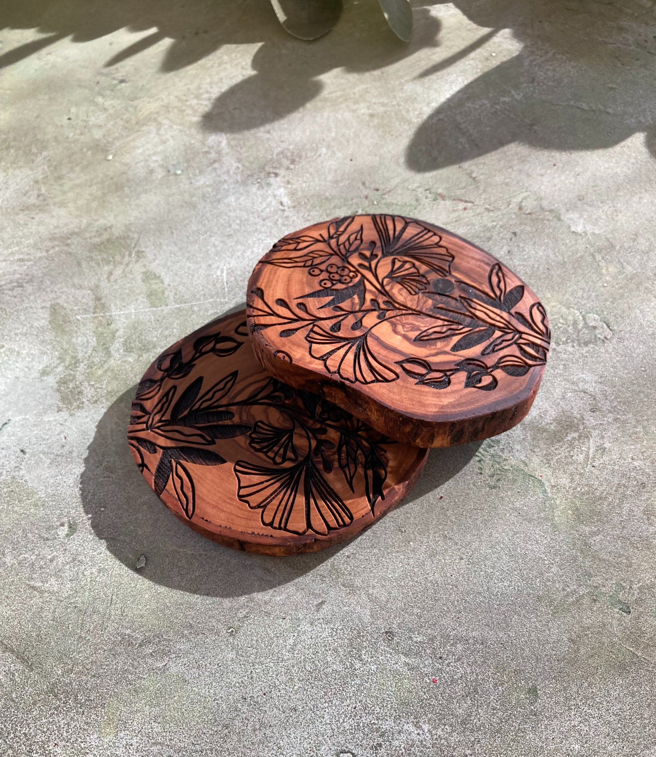 Olive Wood Coaster Set of 4 - Ginkgo Filigree