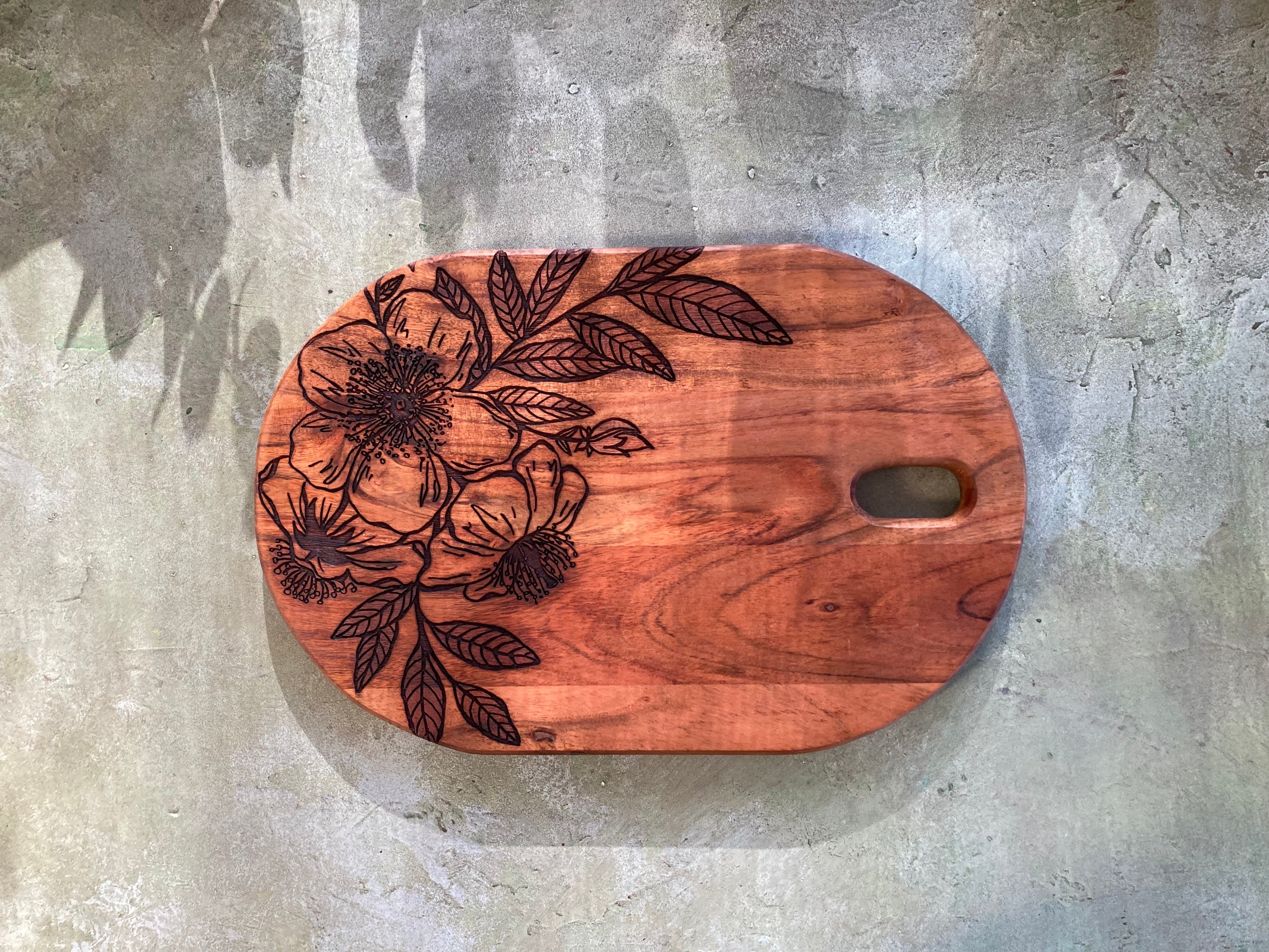 Oval Acacia Wood Board - Hibiscus Flowers – Blu Crescent Engraving