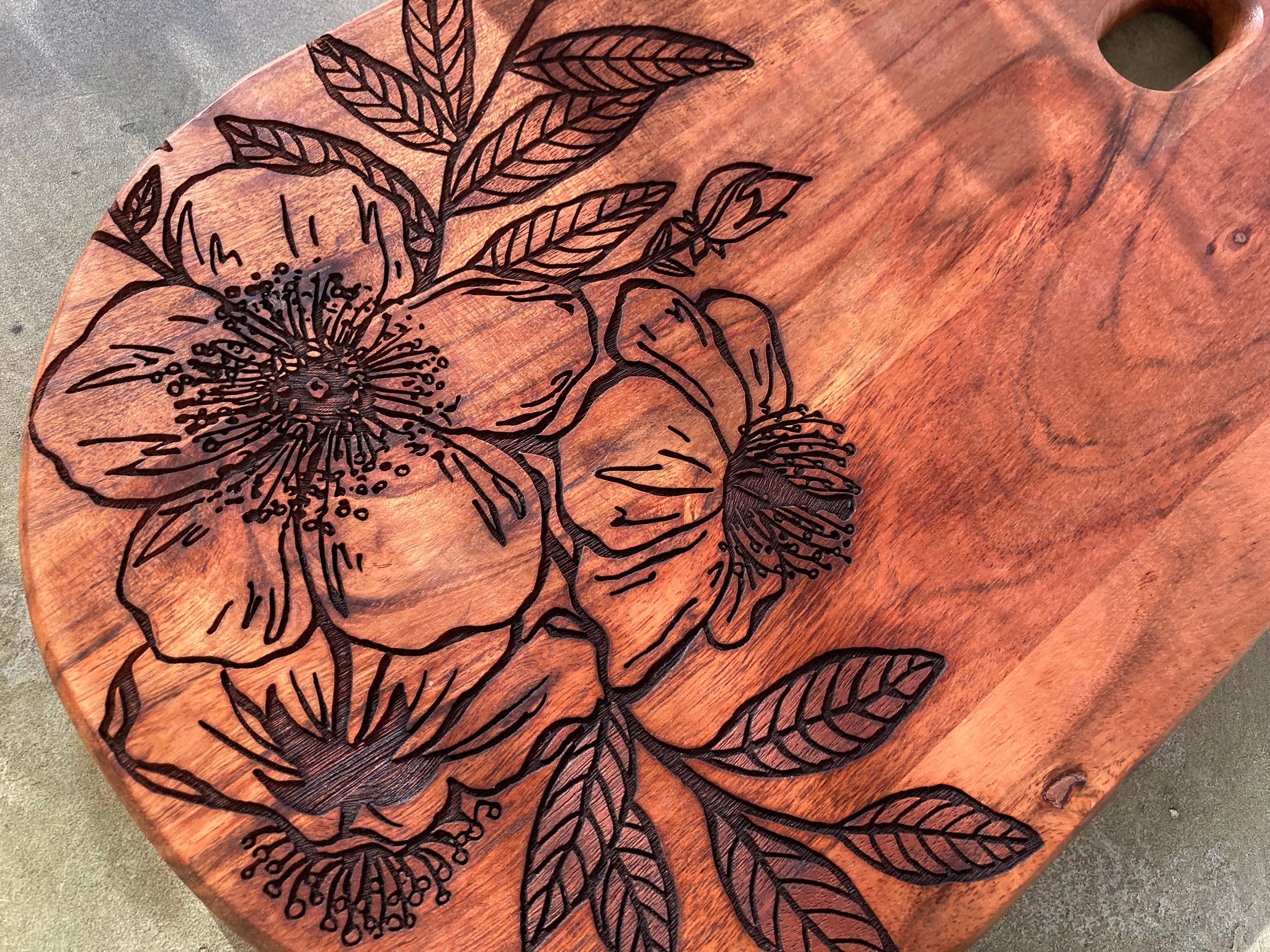 Oval Acacia Wood Board - Hibiscus Flowers