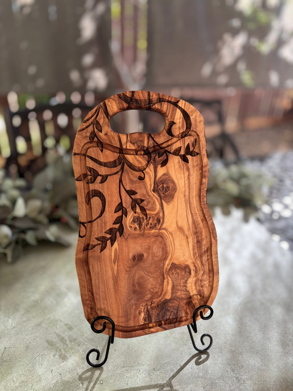 Engraved Olive Wood Cutting Board – Rustic Serving Tray with Elegant Vine Design