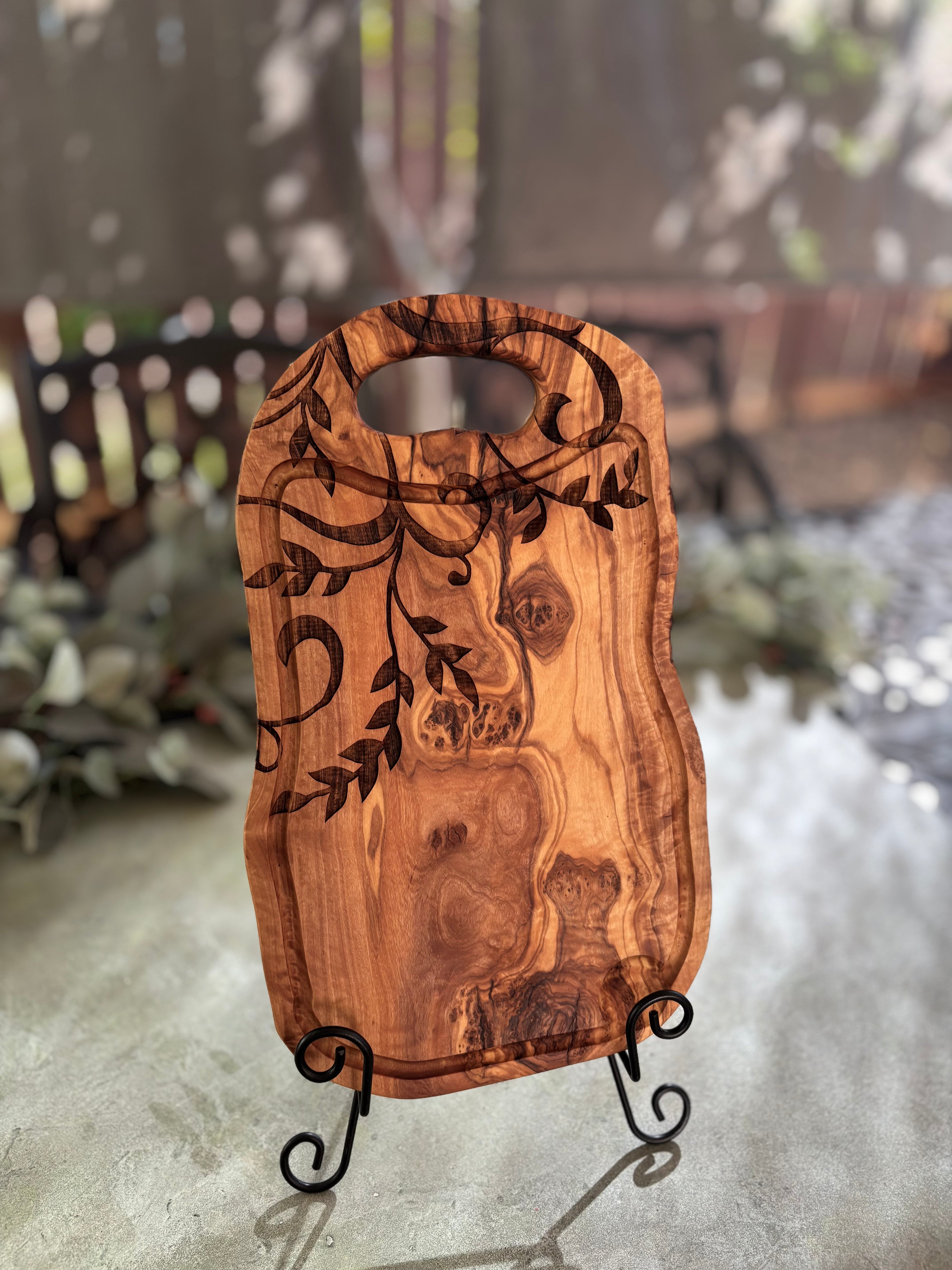 Engraved Olive Wood Cutting Board – Rustic Serving Tray with Elegant Vine Design