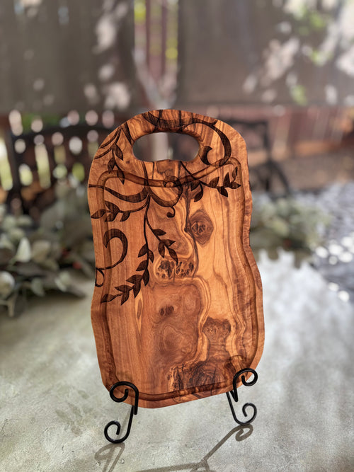 Engraved Olive Wood Cutting Board – Rustic Serving Tray with Elegant Vine Design